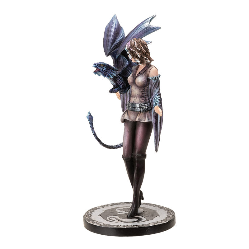 Side view emphasizing dragon posture and character stance

