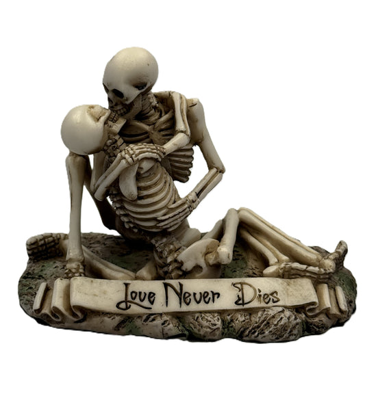 love-never-dies-skeleton-couple-statue-front-view
