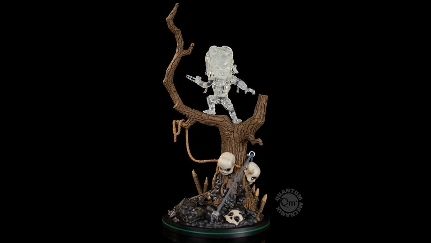 Predator Shiftsuit Q-Fig Max Elite diorama front view with cloaked Predator on tree
